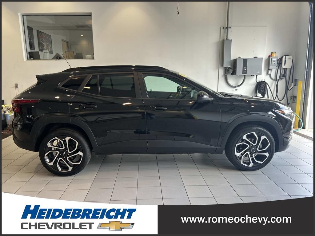 Certified 2024 Chevrolet Trax RS w/ Driver Confidence Package FWD image 2