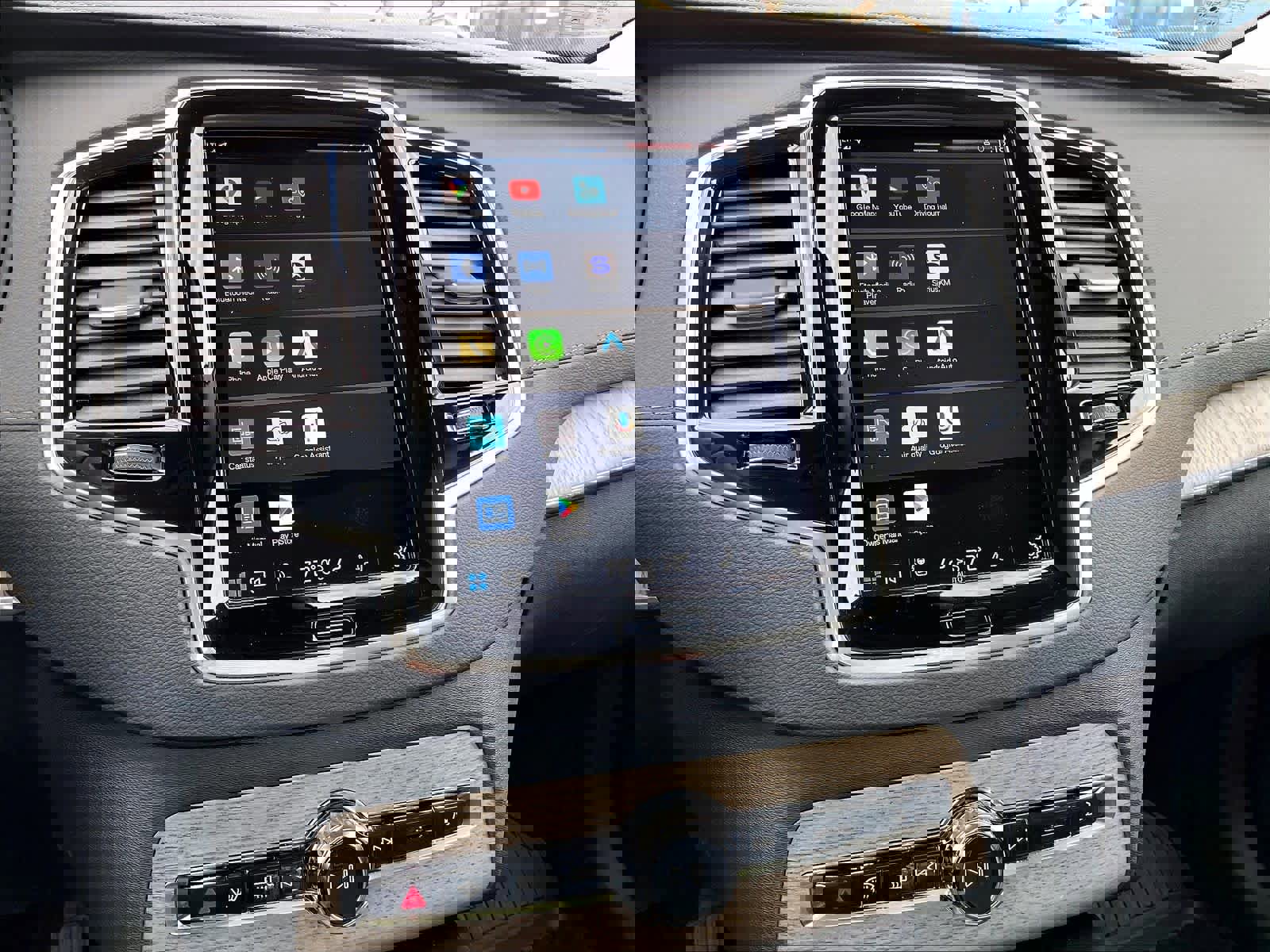 Used 2023 Volvo XC90 T8 Ultimate w/ Protection Package image 36