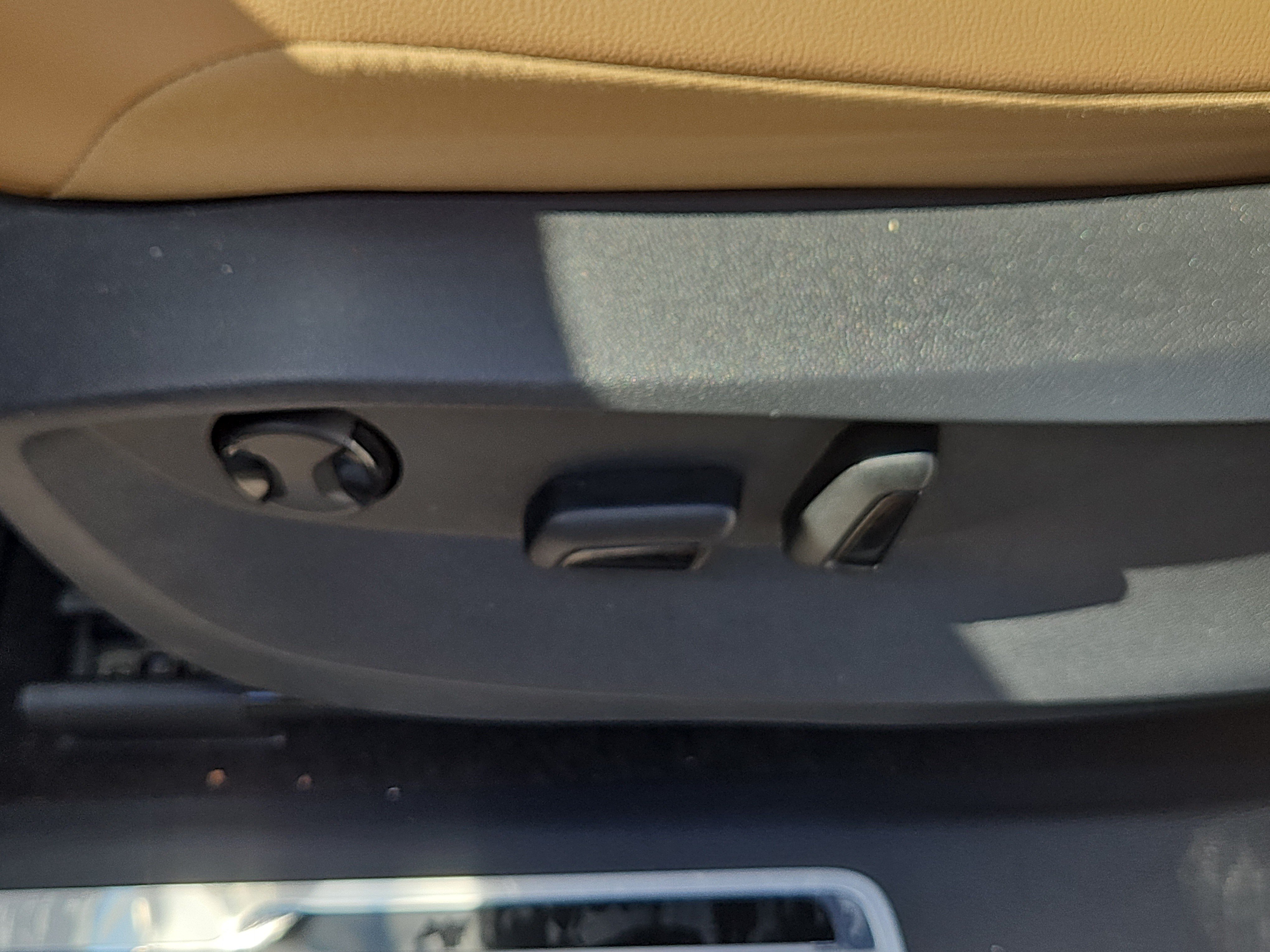 Certified 2024 Volkswagen Tiguan SE R-Line AWD/4WD image 17