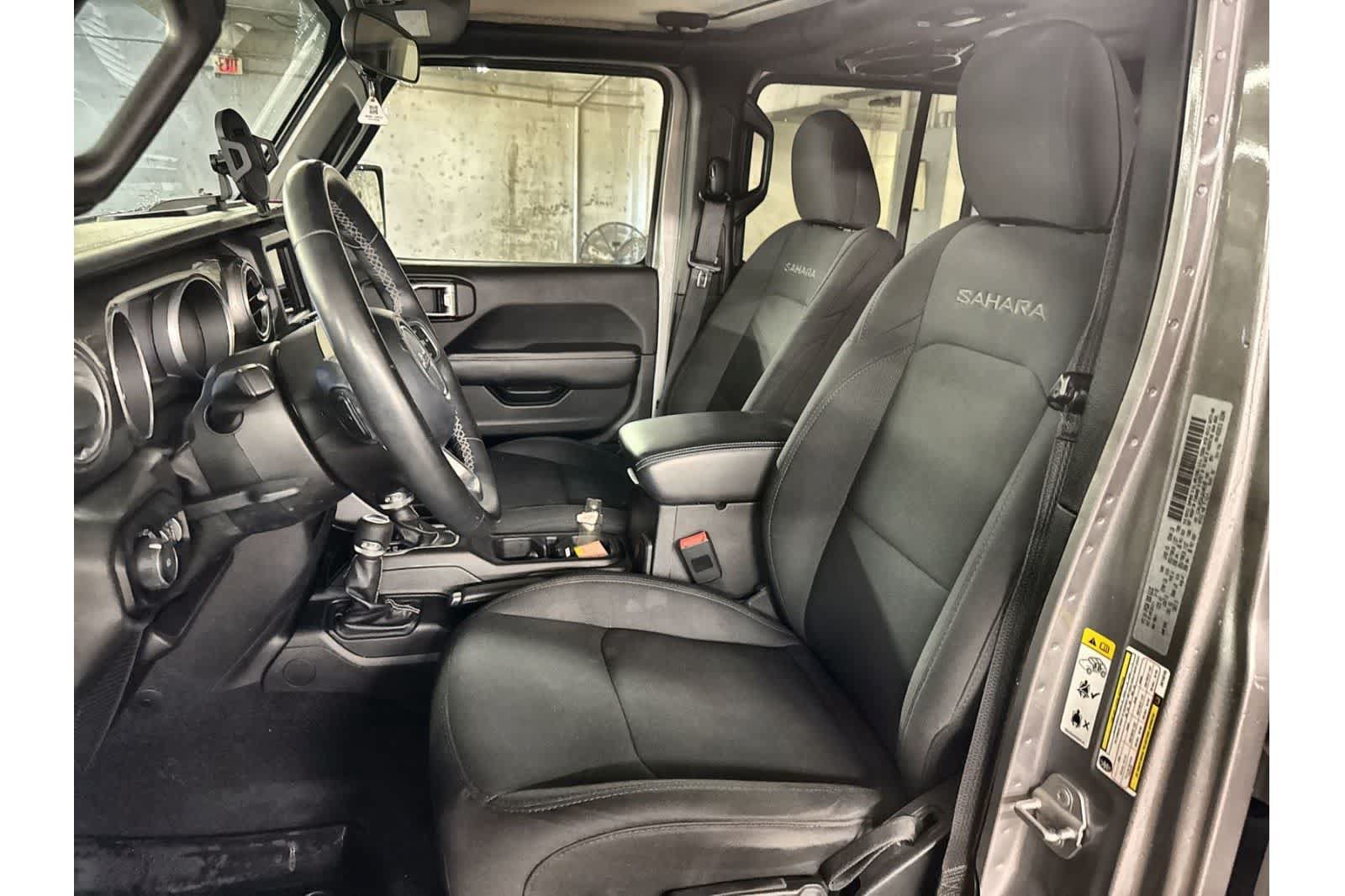 Used 2018 Jeep Wrangler Unlimited Sahara AWD/4WD image 17