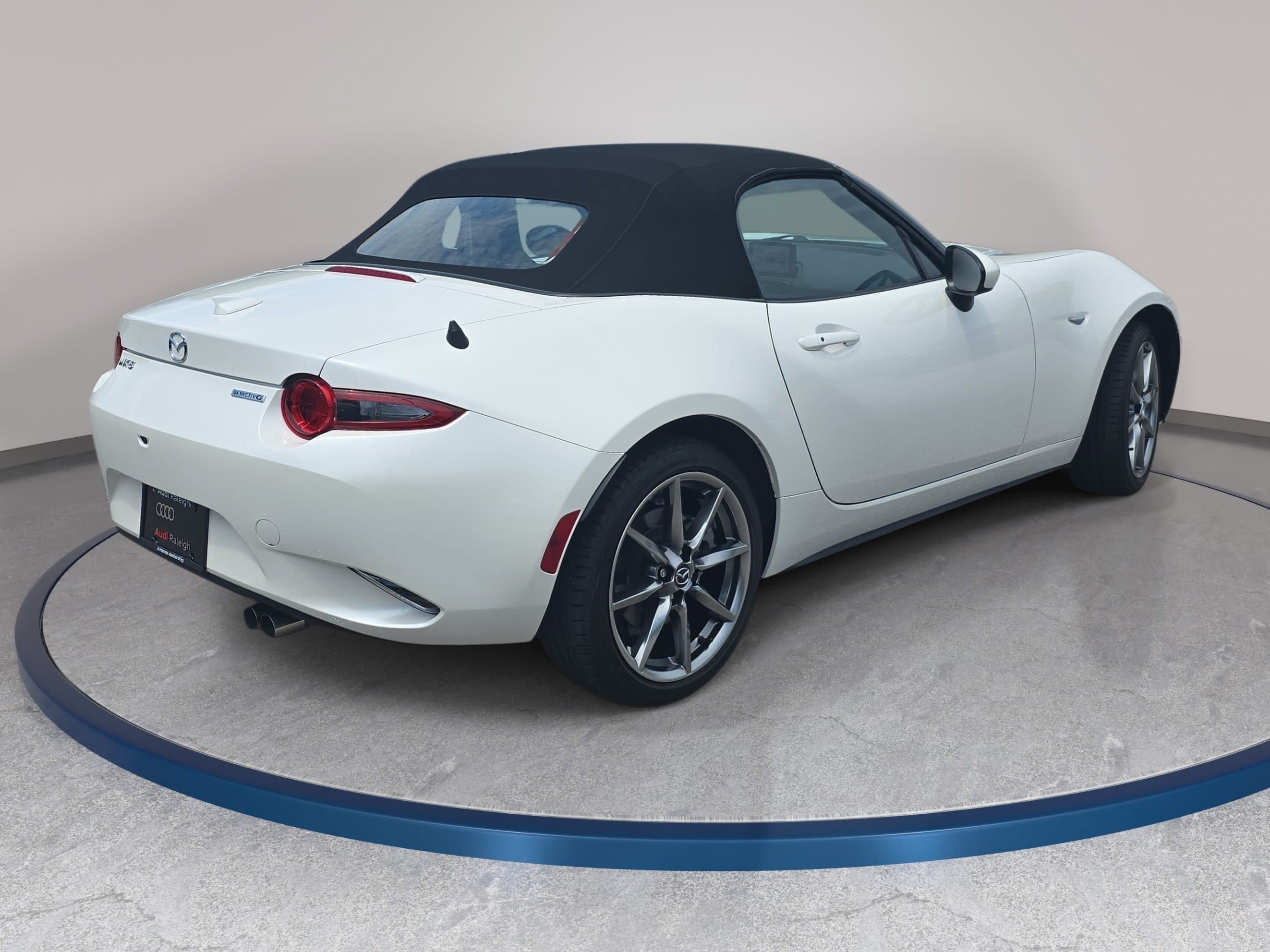 Used 2023 MAZDA MX-5 Miata Grand Touring RWD image 6