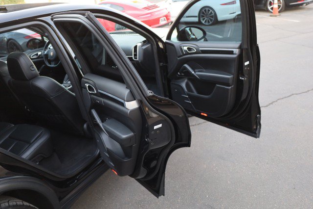 Used 2013 Porsche Cayenne Diesel AWD/4WD image 46