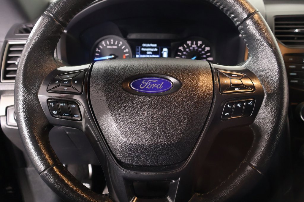 Used 2019 Ford Explorer XLT image 3