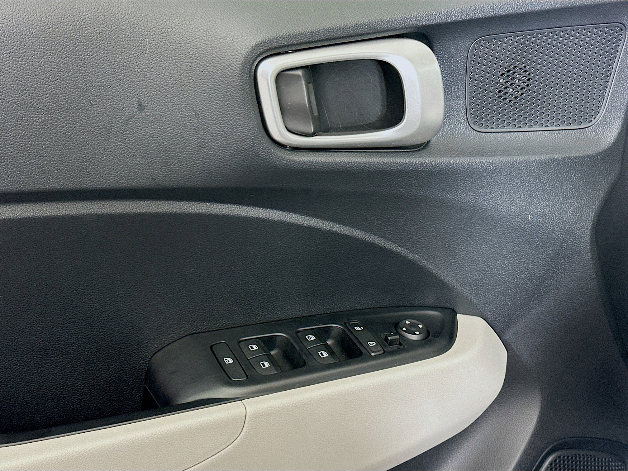 Used 2025 Hyundai Venue SEL FWD image 15