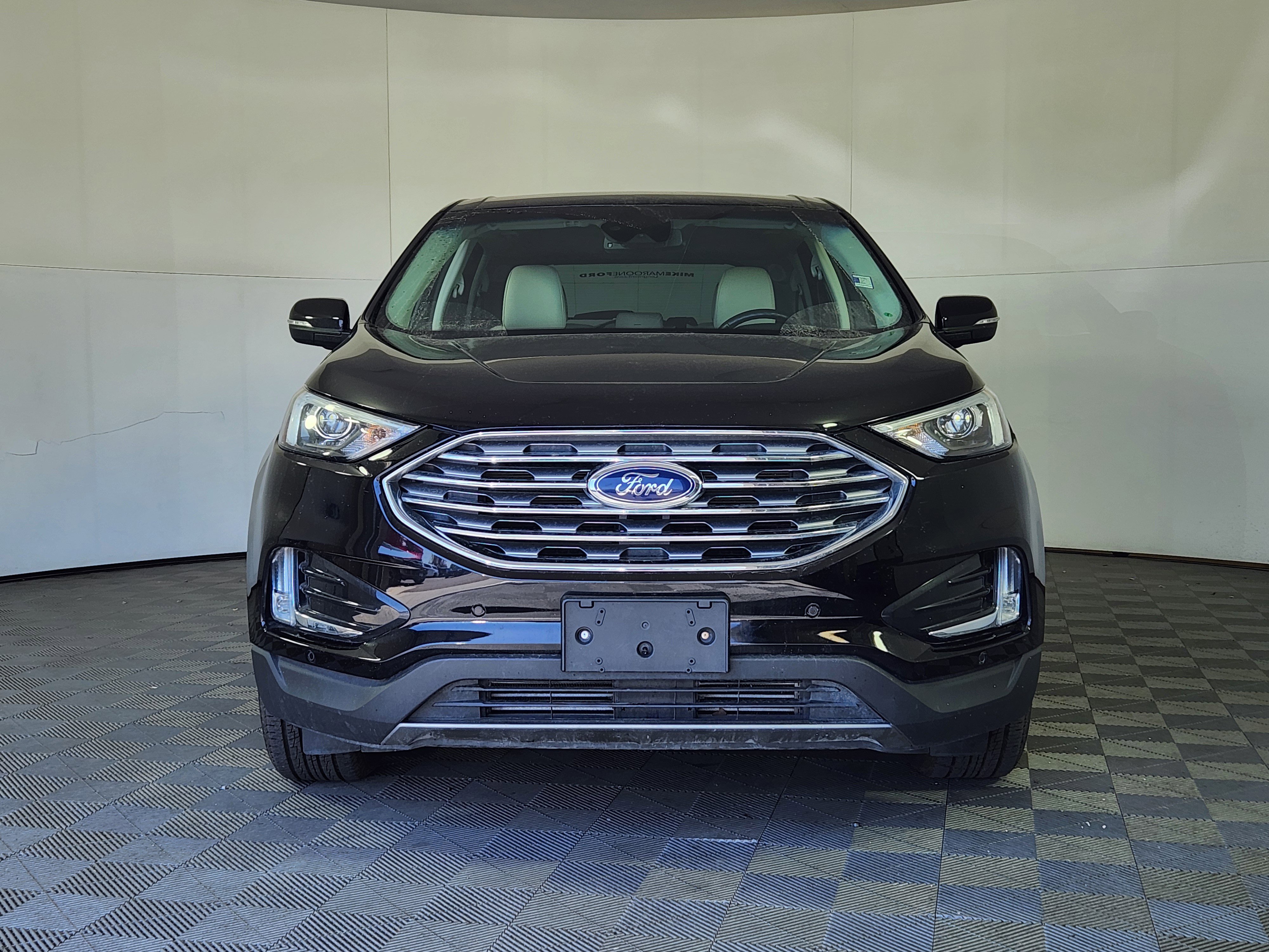 Used 2023 Ford Edge Titanium AWD/4WD image 2