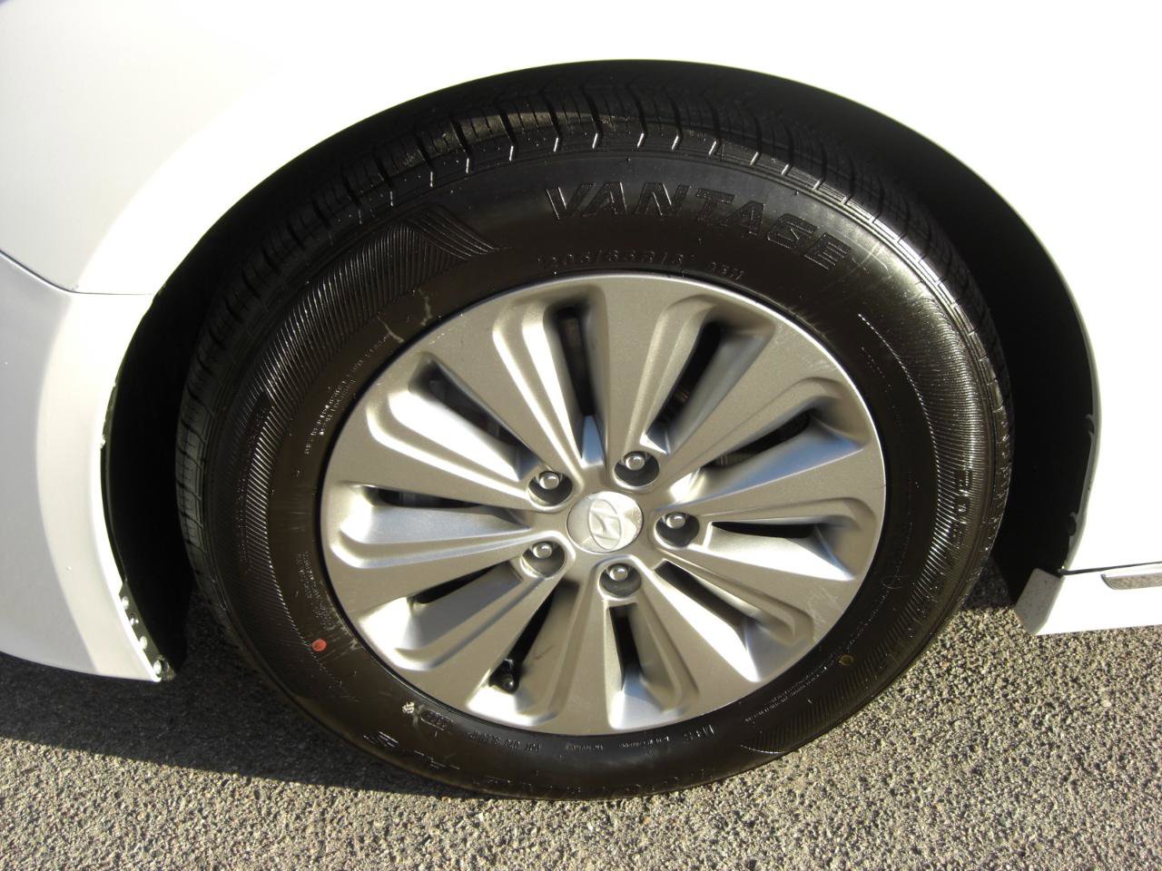 Used 2016 Hyundai Sonata SE FWD image 3