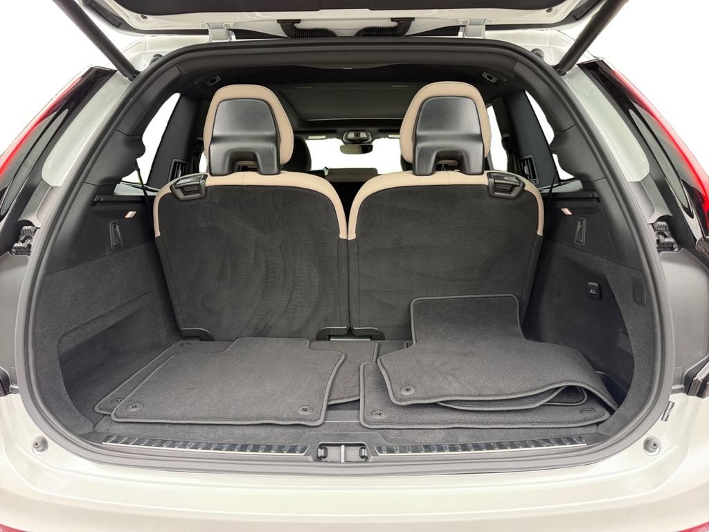 Certified 2026 Volvo XC90 B6 Plus AWD/4WD image 11