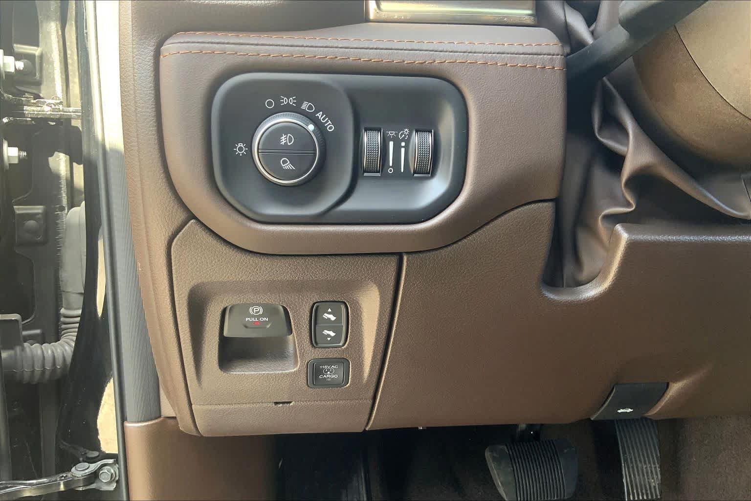 Used 2025 RAM 1500 Limited AWD/4WD image 35