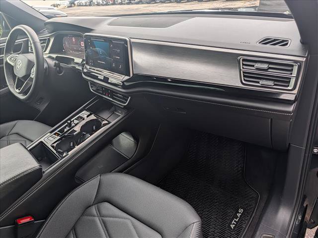 Certified 2024 Volkswagen Atlas Cross Sport SE w/ Panoramic Sunroof Package AWD/4WD image 14