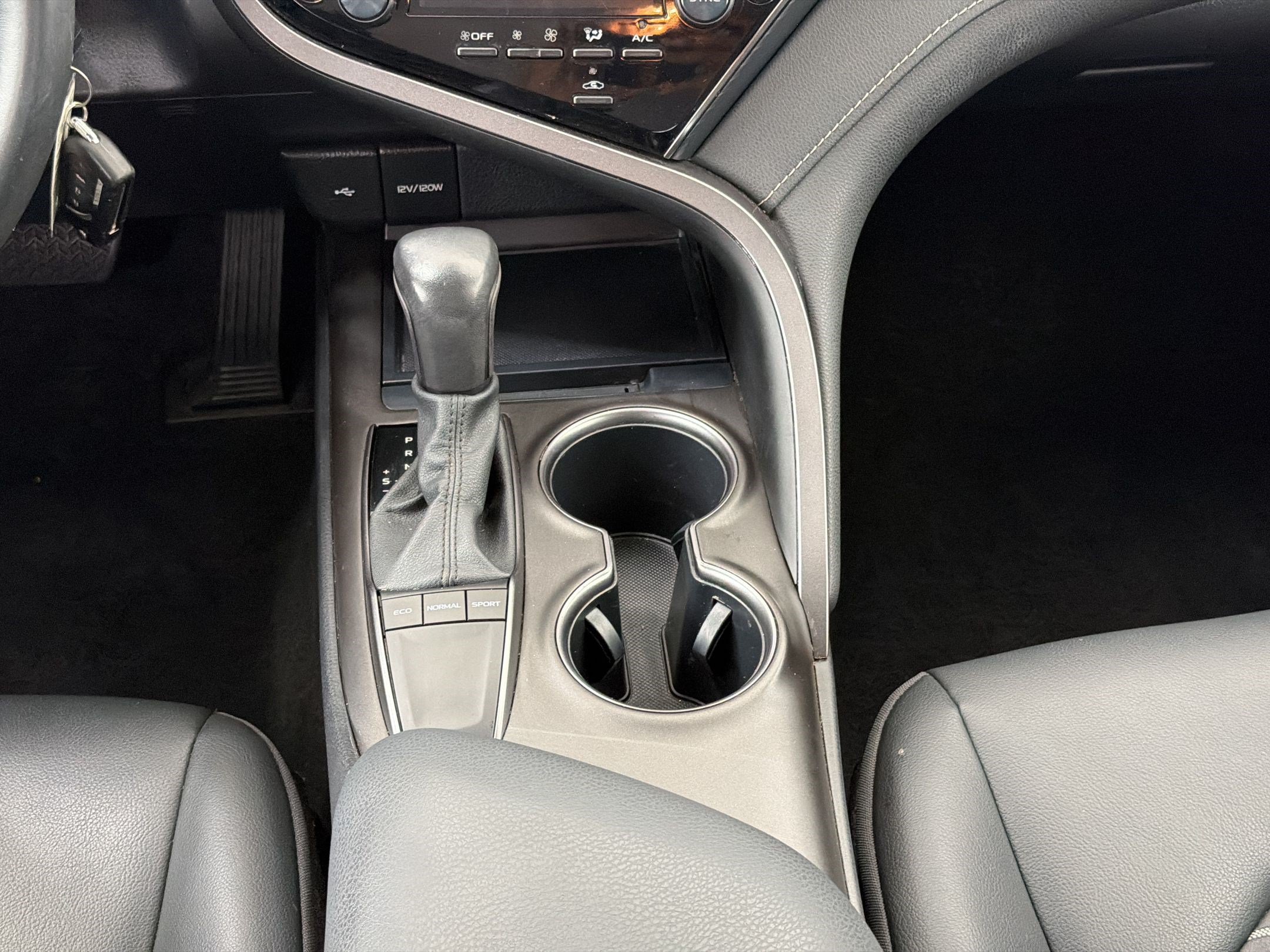 Used 2023 Toyota Camry SE FWD image 17