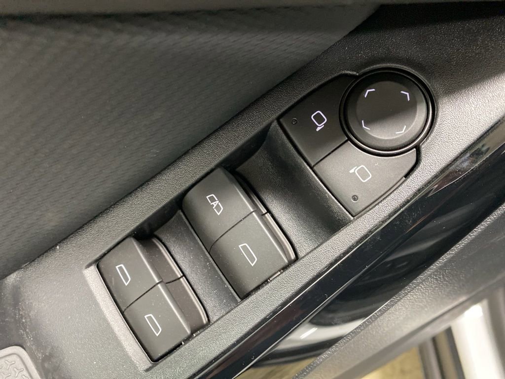 New 2026 Chevrolet Equinox LT w/ Convenience Package II image 24