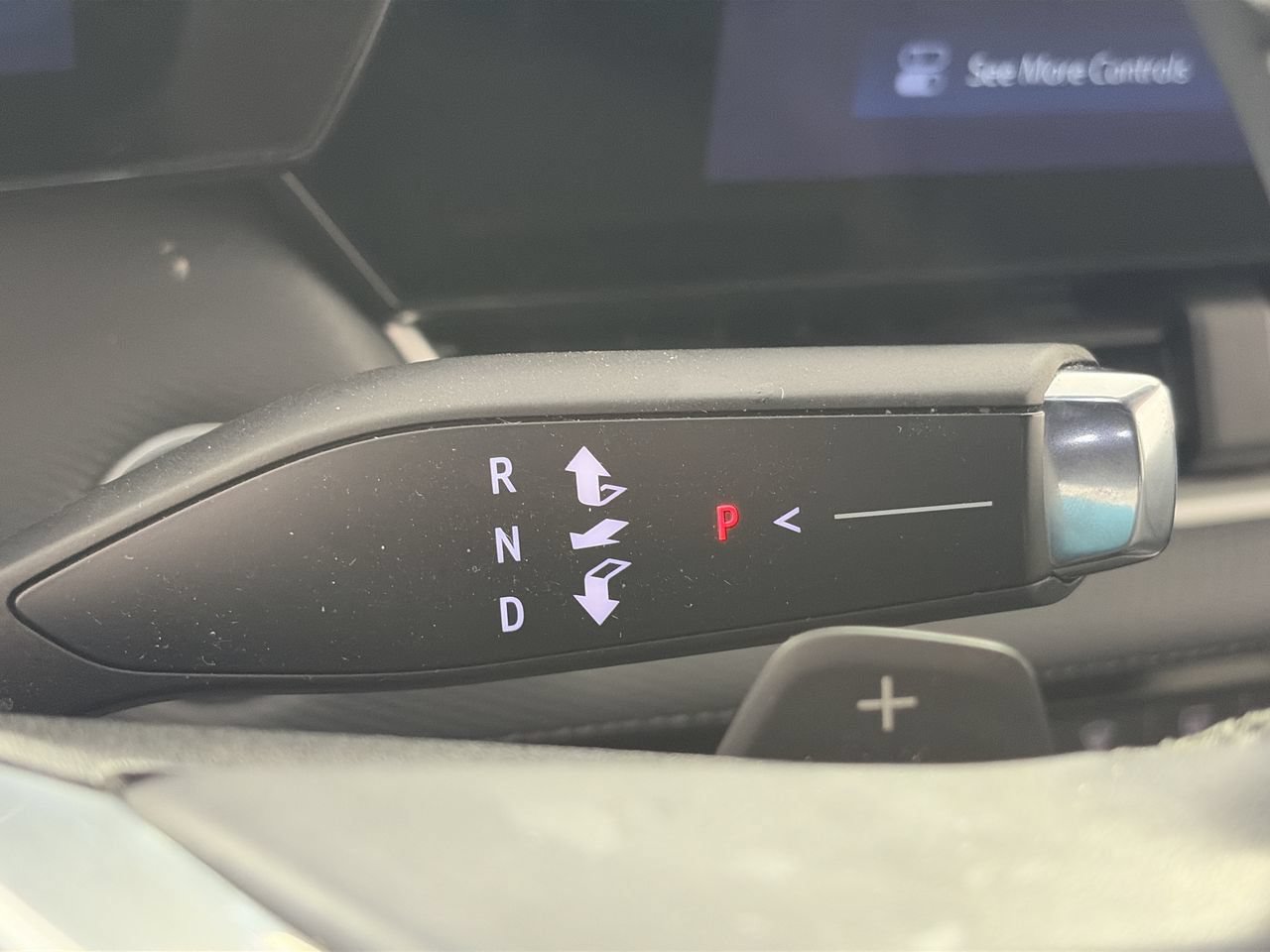 Used 2025 Chevrolet Equinox LT FWD image 13