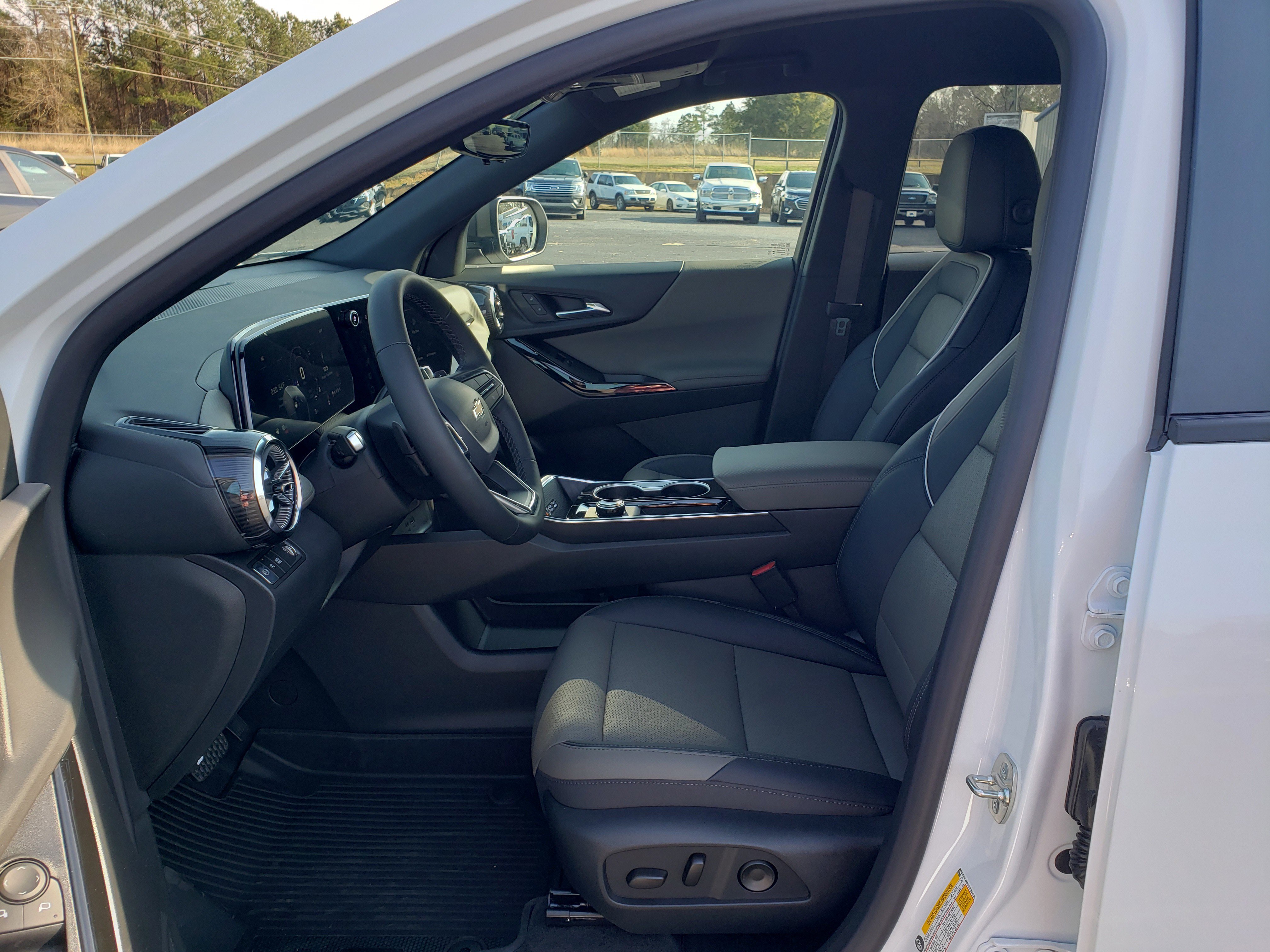 New 2026 Chevrolet Equinox LT w/ Convenience Package II image 32