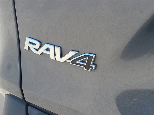 Used 2021 Toyota RAV4 XLE w/ Convenience Package image 10