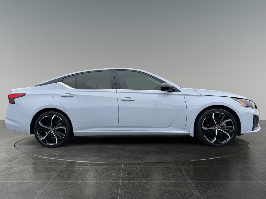 Used 2023 Nissan Altima 2.5 SR w/ SR Premium Package FWD image 10