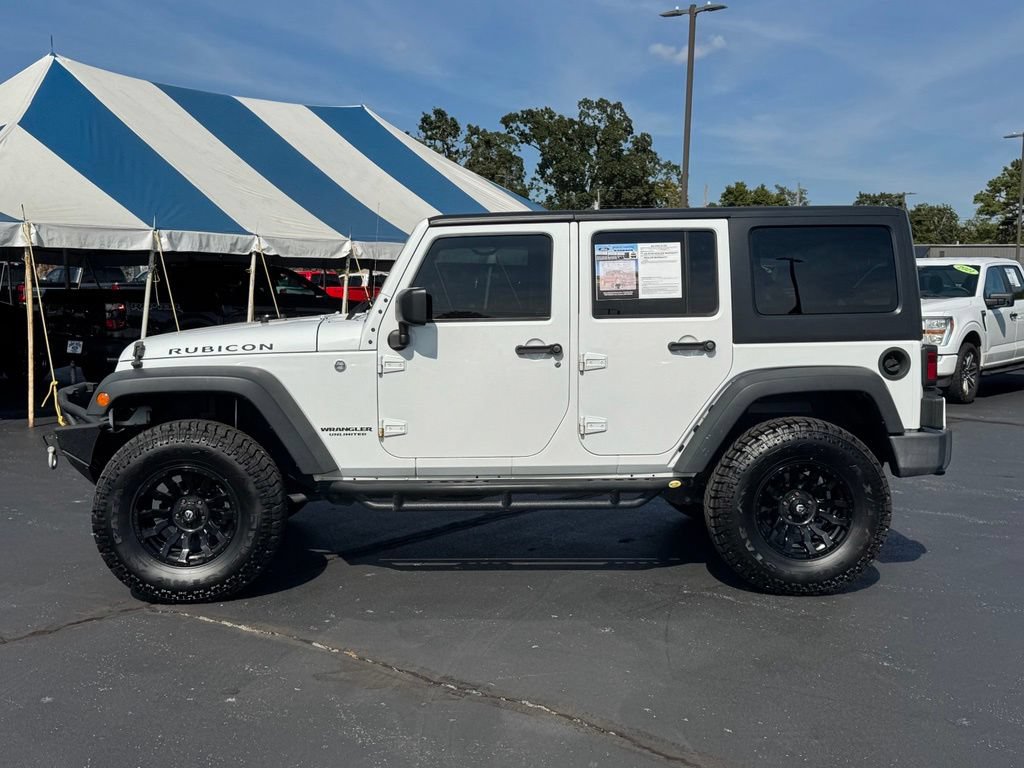 Used 2017 Jeep Wrangler Unlimited Rubicon w/ Cold Weather Group AWD/4WD image 27
