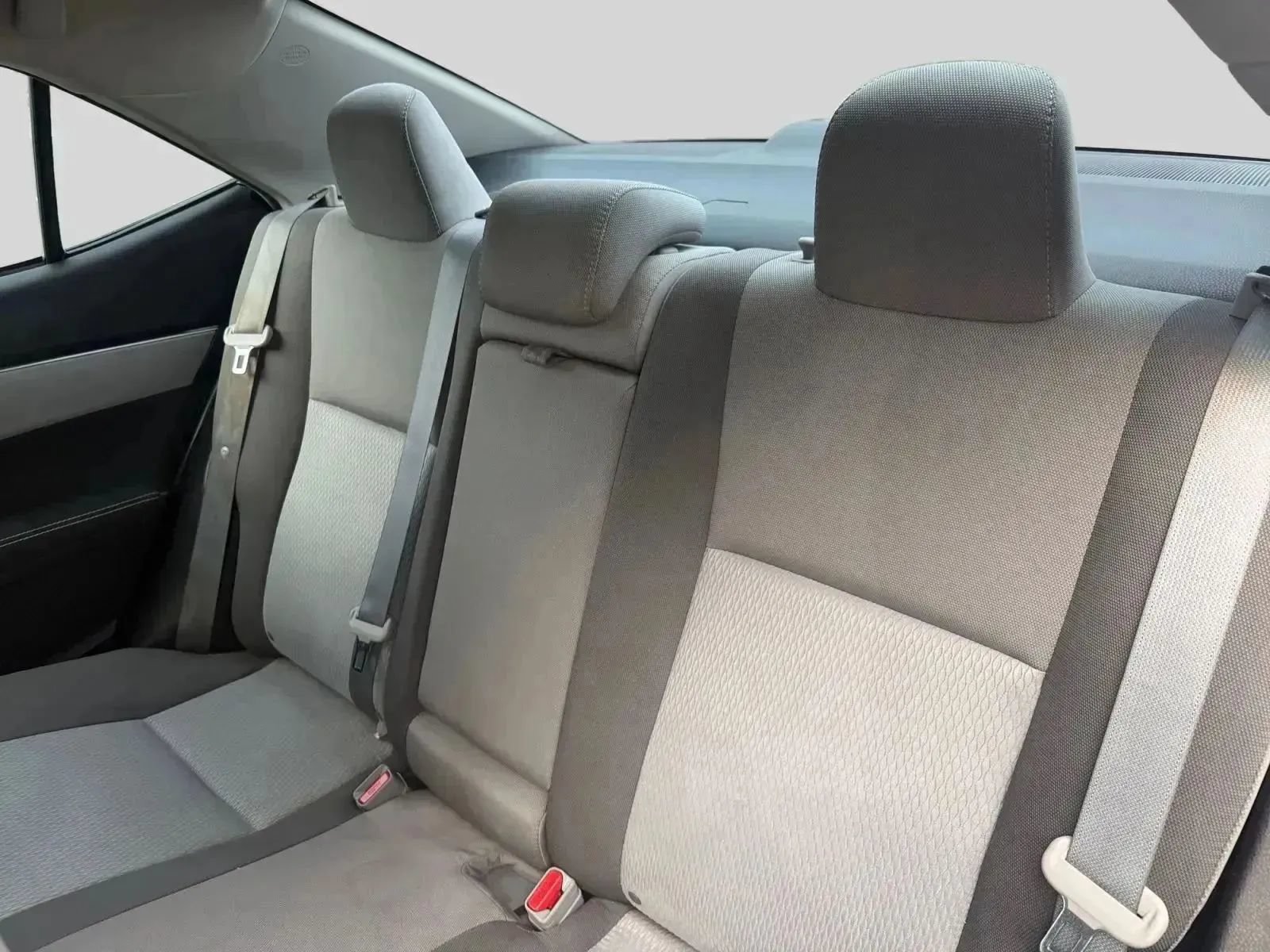 Used 2018 Toyota Corolla LE FWD image 12