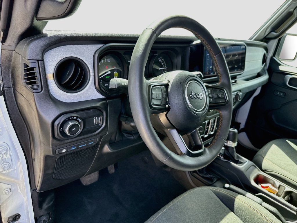 Used 2024 Jeep Wrangler Unlimited w/ Convenience Group AWD/4WD image 10