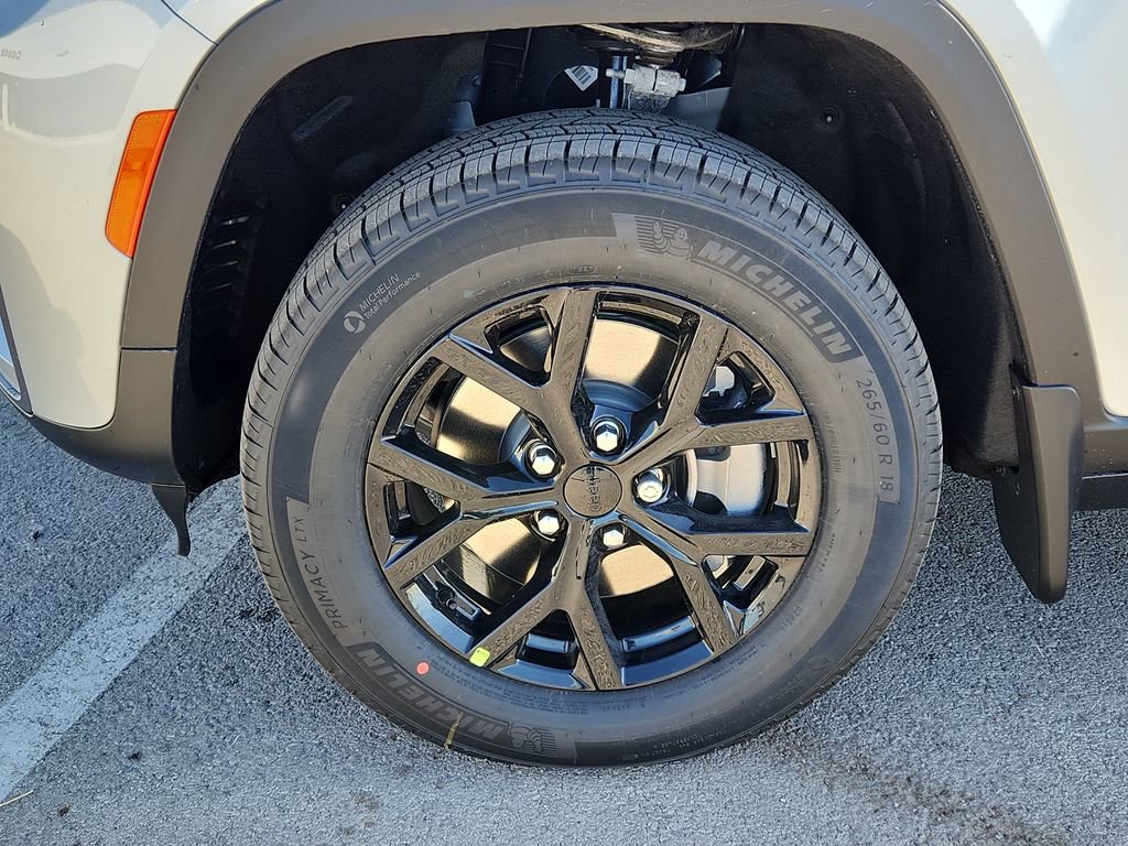 New 2026 Jeep Grand Cherokee L Laredo image 7