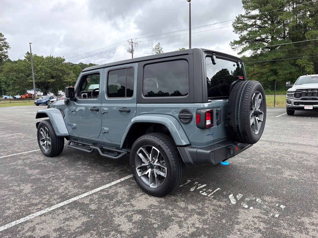 Used 2024 Jeep Wrangler Unlimited w/ Convenience Group AWD/4WD image 7