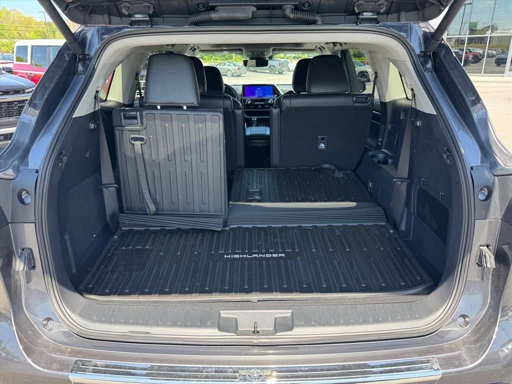 Used 2024 Toyota Highlander Platinum AWD/4WD image 17