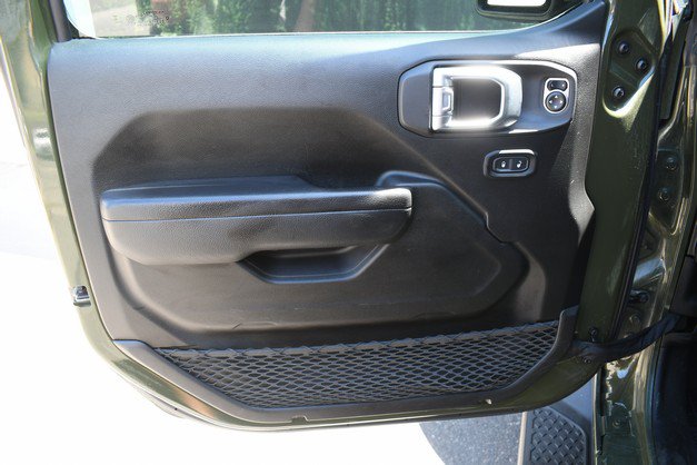 Used 2023 Jeep Gladiator Rubicon w/ Cold Weather Group AWD/4WD image 13