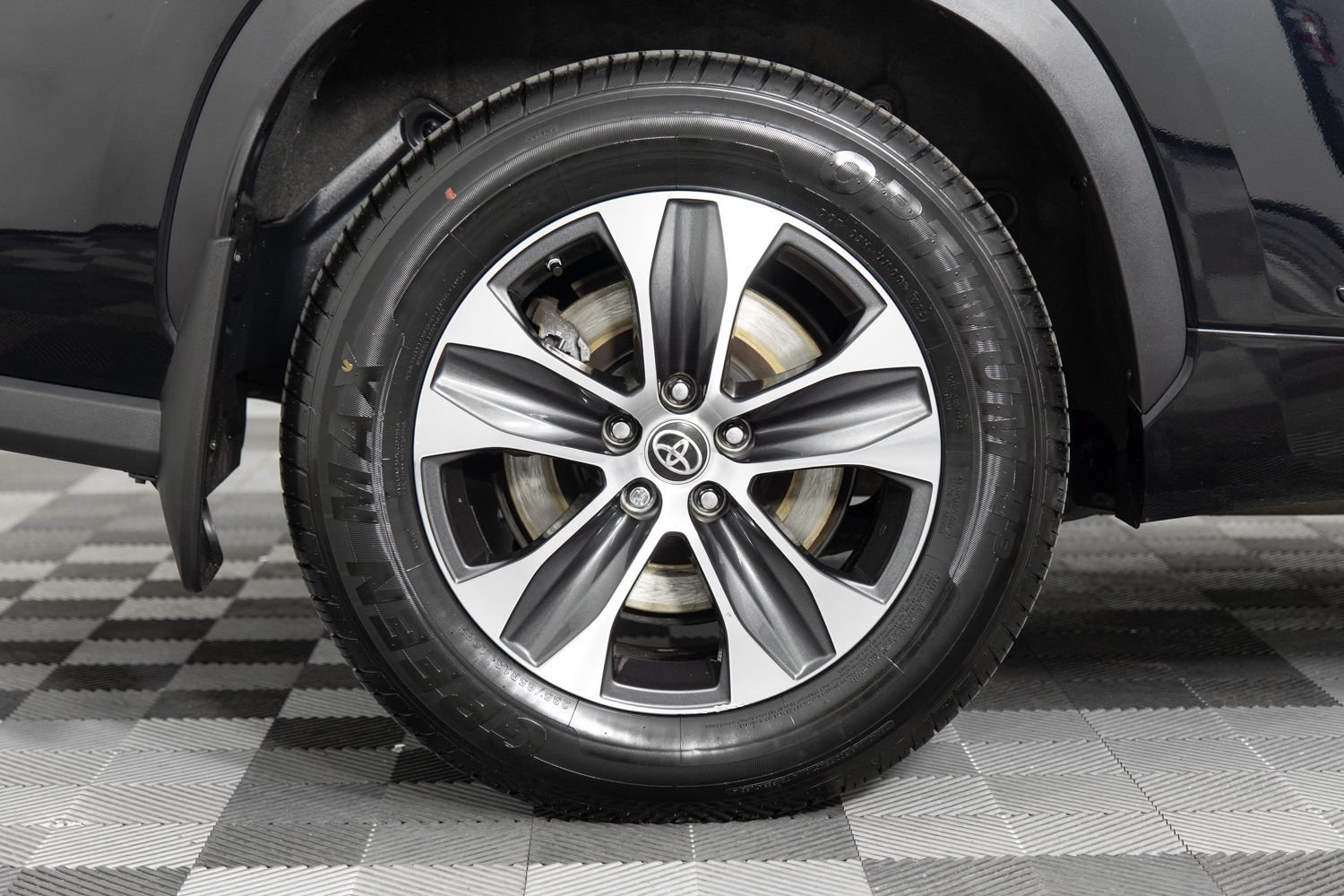 Used 2022 Toyota Highlander XLE AWD/4WD image 40