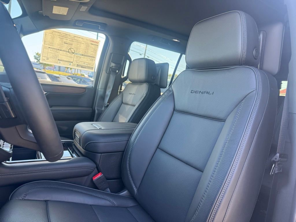 New 2026 GMC Yukon Denali w/ Denali Reserve Package image 16