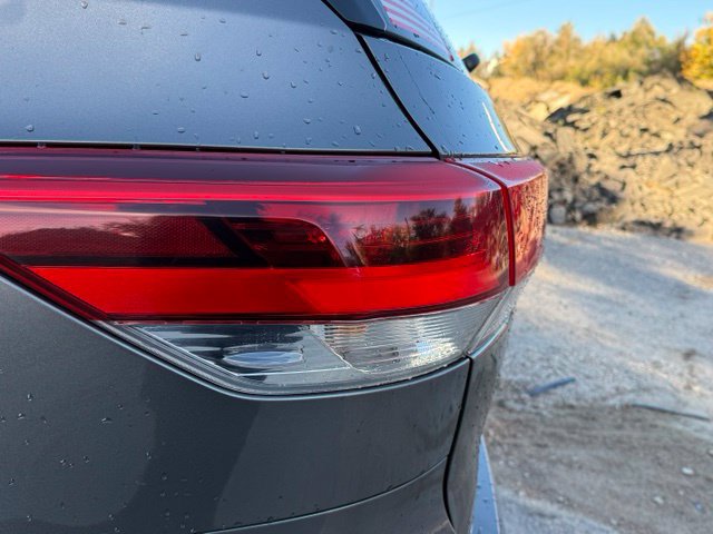 Used 2018 Toyota Highlander XLE AWD/4WD image 11