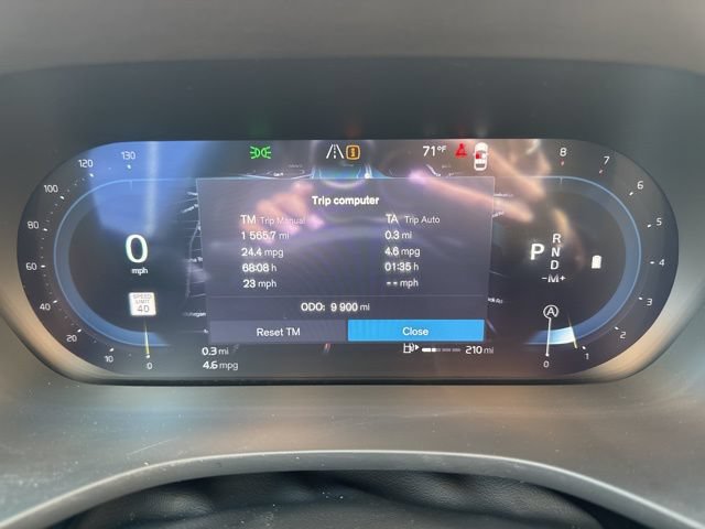Certified 2025 Volvo XC60 B5 Plus AWD/4WD image 24
