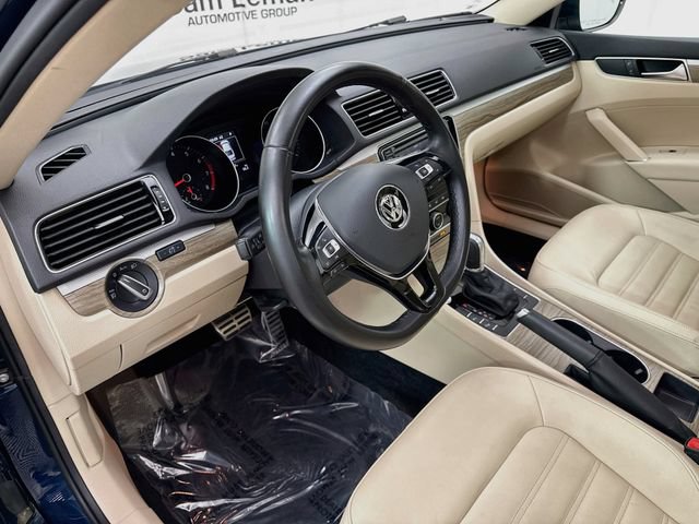 Used 2018 Volkswagen Passat 2.0T SEL Premium FWD image 9