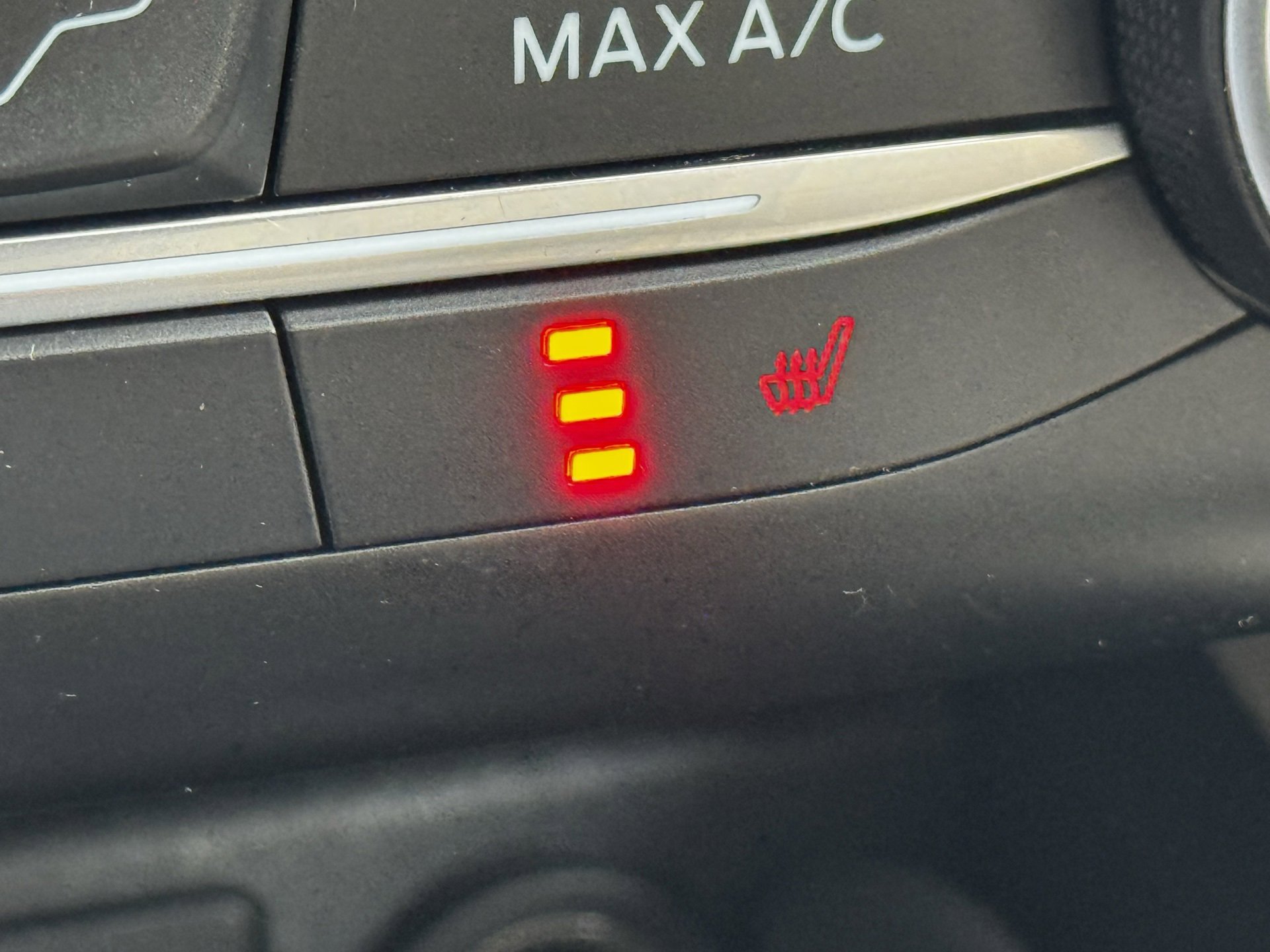 Used 2020 Ford Escape SE image 26