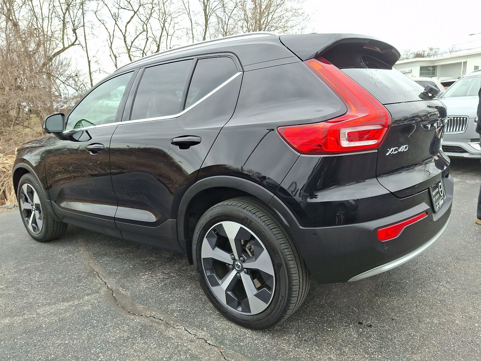 Certified 2023 Volvo XC40 B5 Ultimate w/ Climate Package AWD/4WD image 4