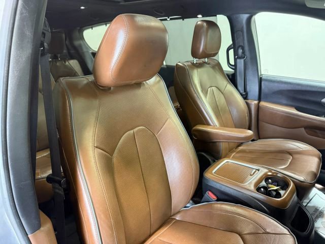 Used 2020 Chrysler Pacifica Limited FWD image 27