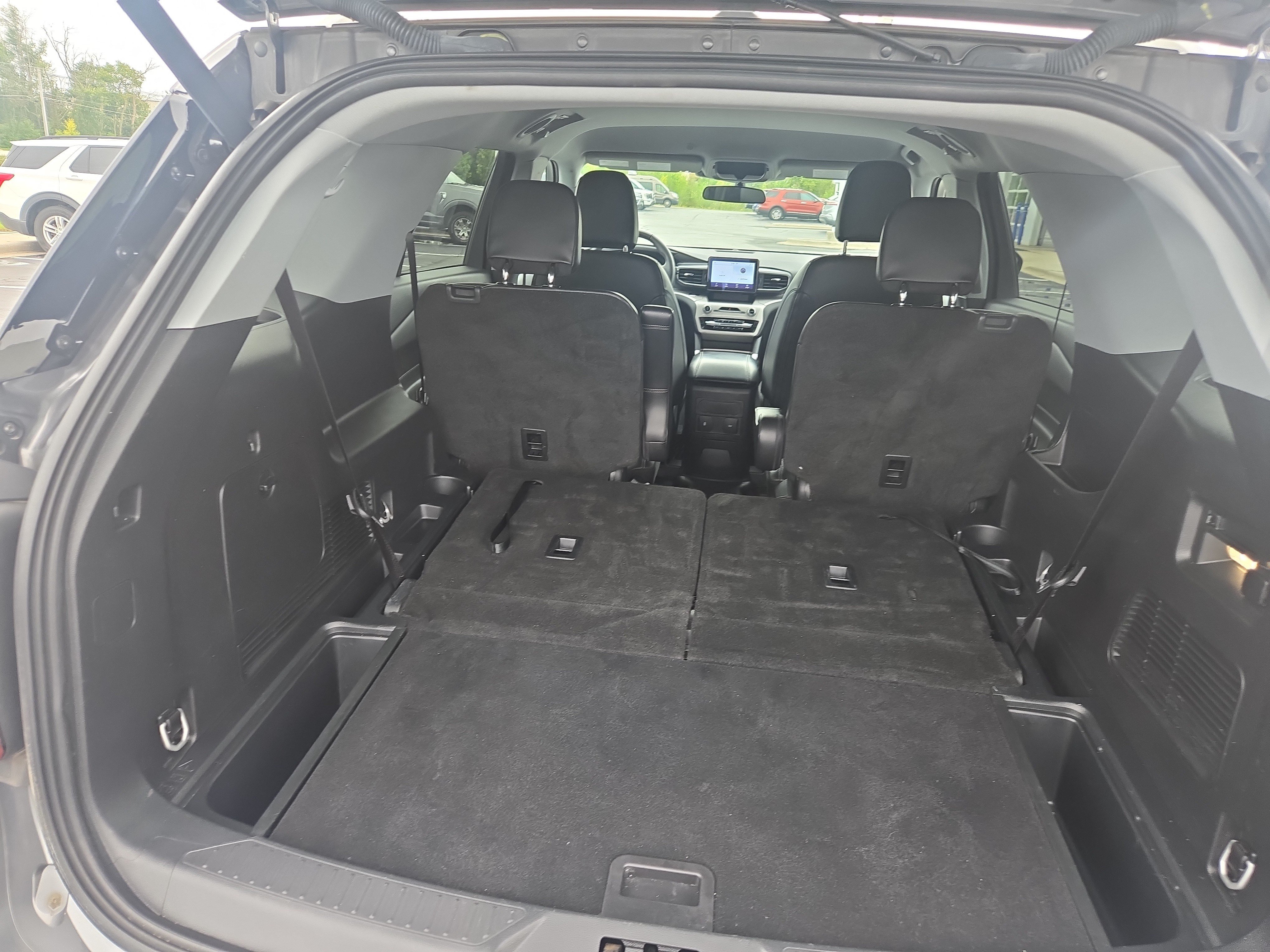 Used 2024 Ford Explorer XLT w/ Equipment Group 202A AWD/4WD image 14