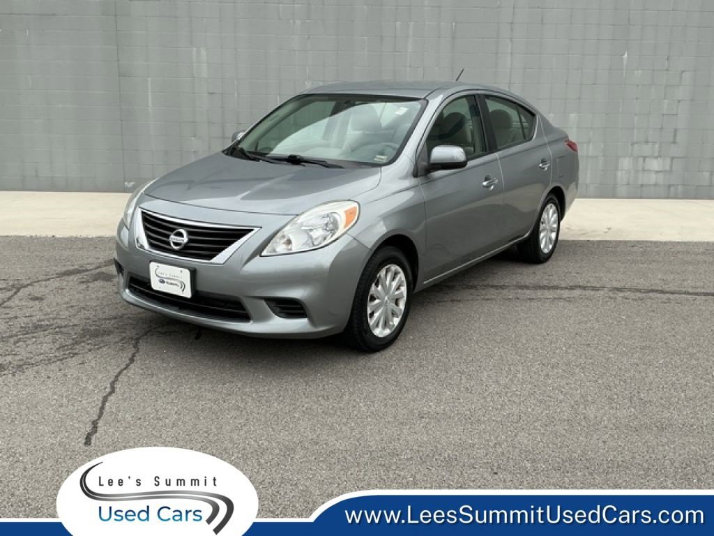 Used 2012 Nissan Versa SV image 1