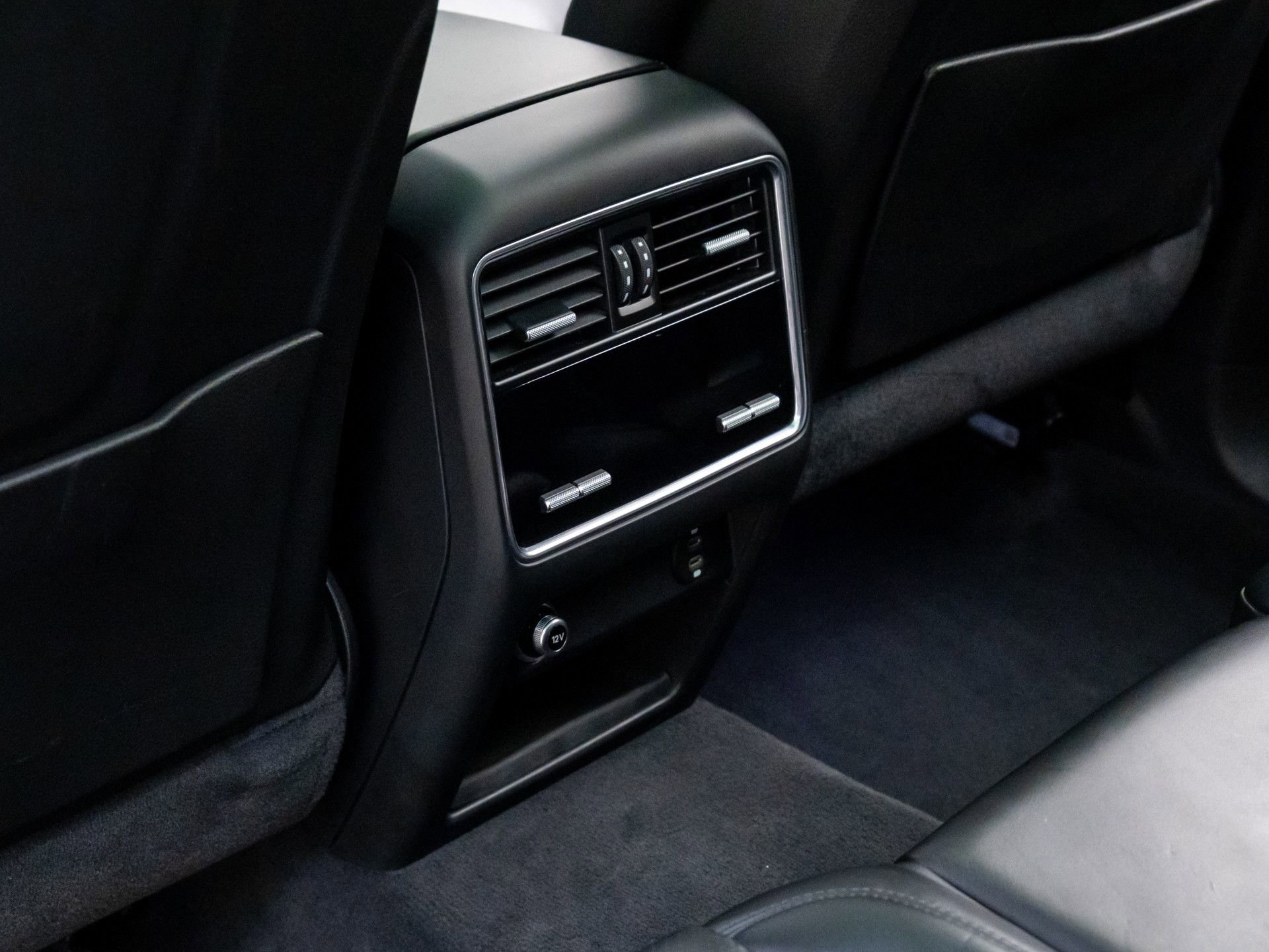 Used 2021 Porsche Cayenne GTS image 19