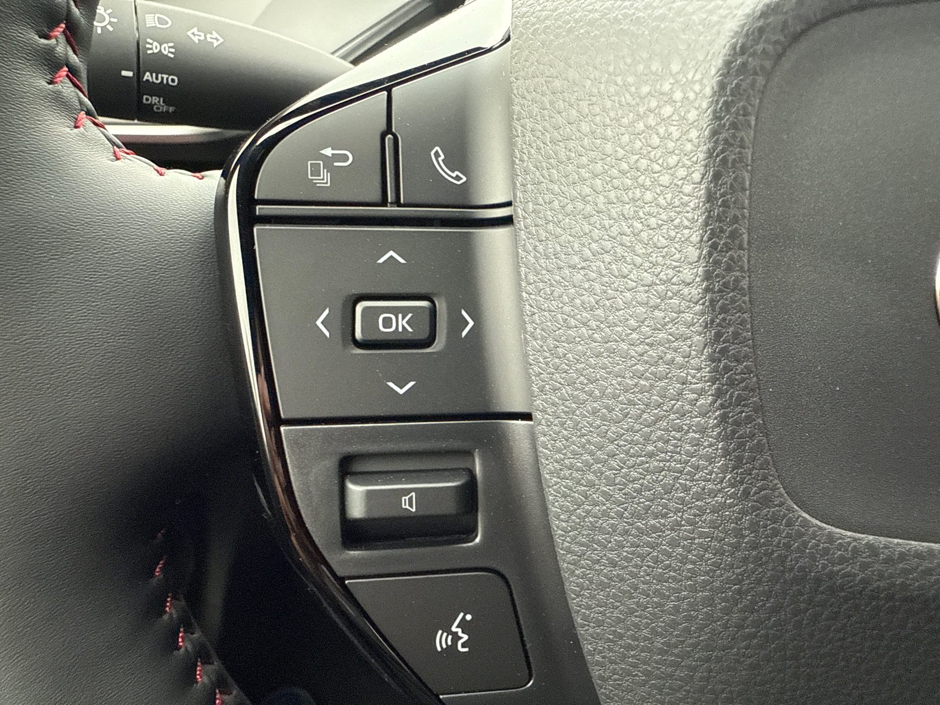 New 2026 Toyota Prius Plug-In Hybrid FWD image 30