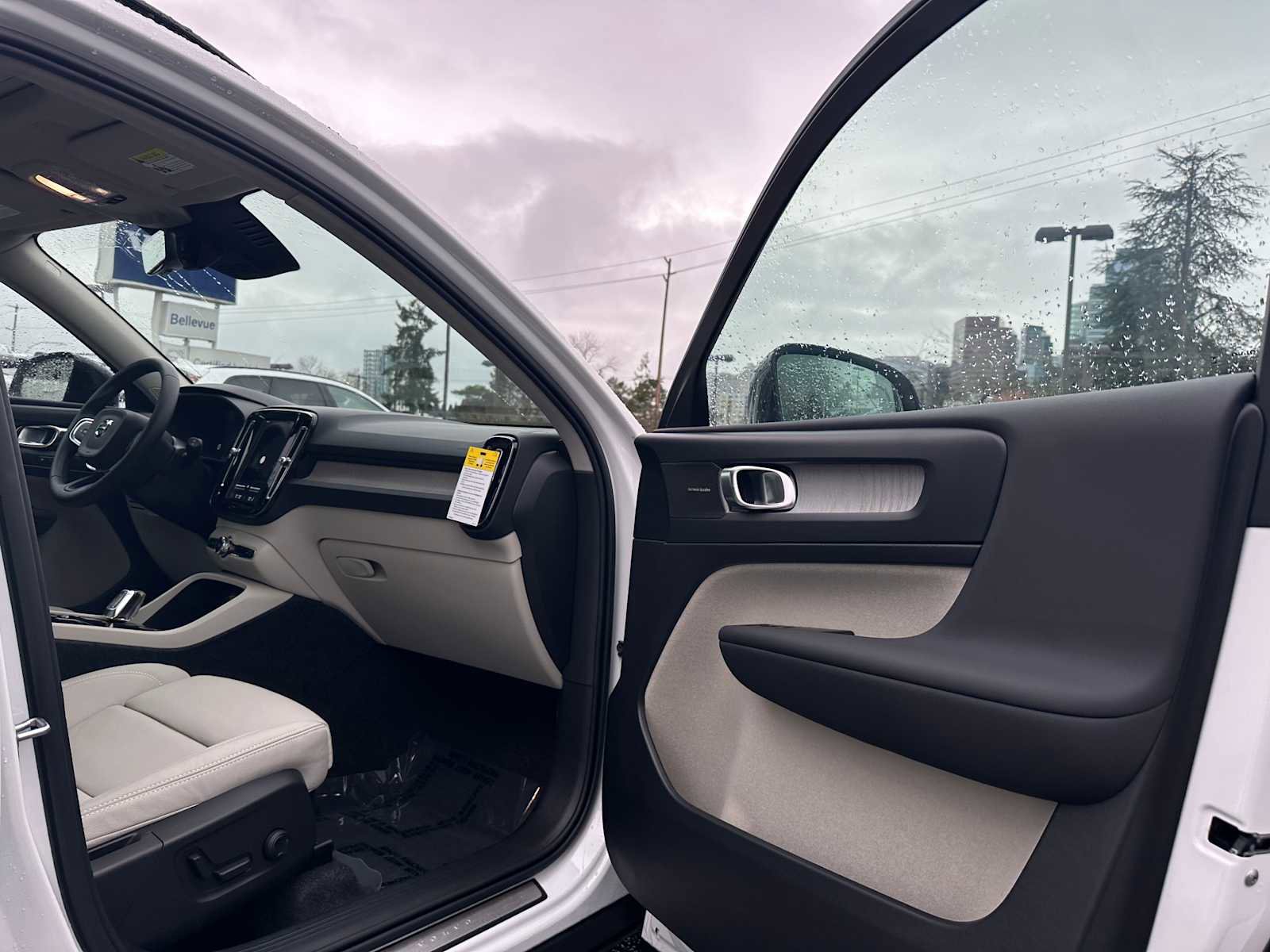 New 2026 Volvo XC40 B5 Ultra w/ Climate Package image 11