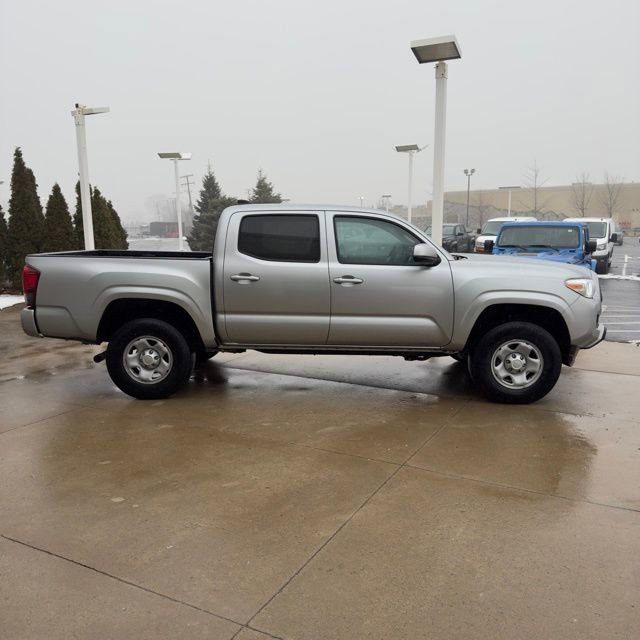 Used 2022 Toyota Tacoma SR image 2
