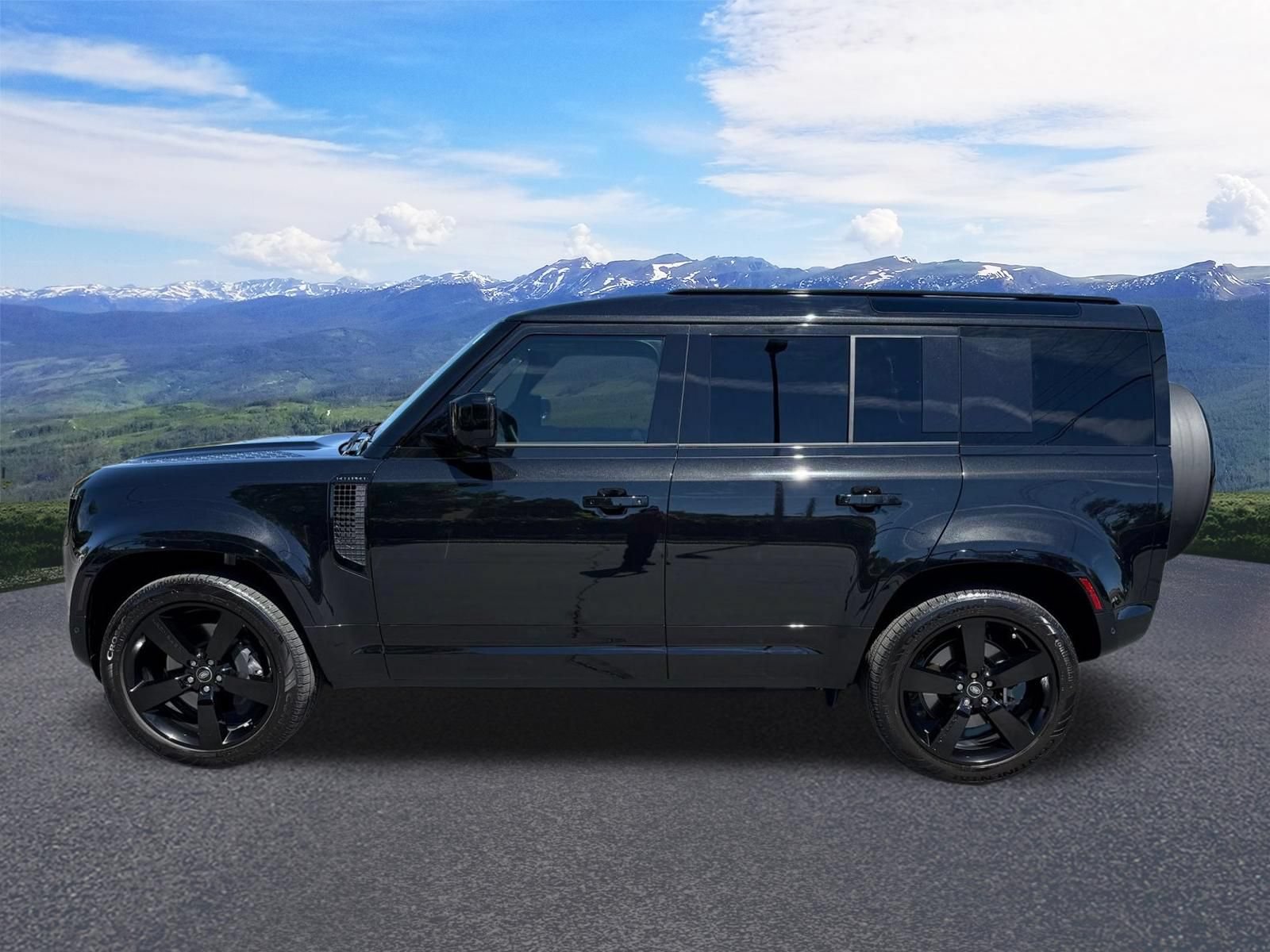 Used 2025 Land Rover Defender 110 X-Dynamic SE AWD/4WD image 2