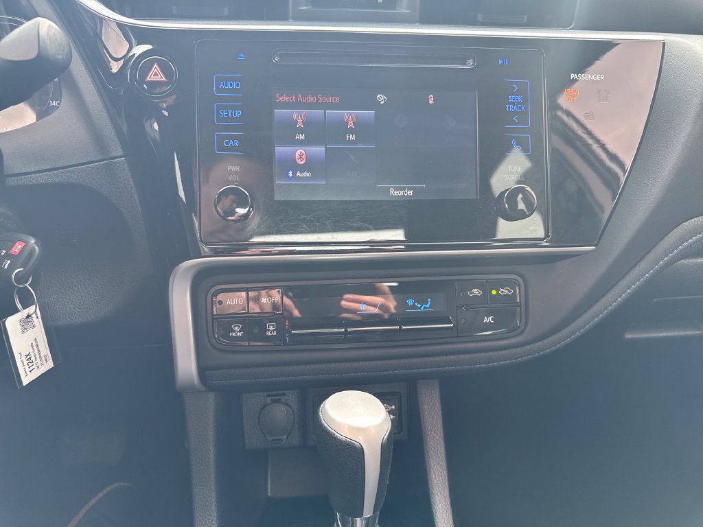 Used 2017 Toyota Corolla SE FWD image 19