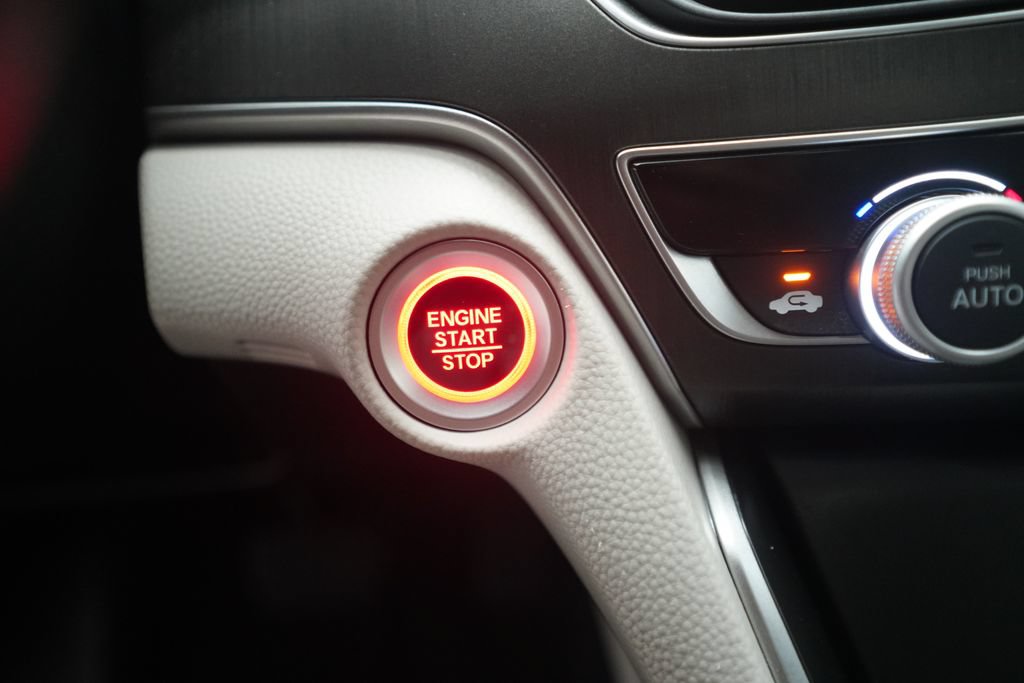 Certified 2018 Honda Accord LX image 30