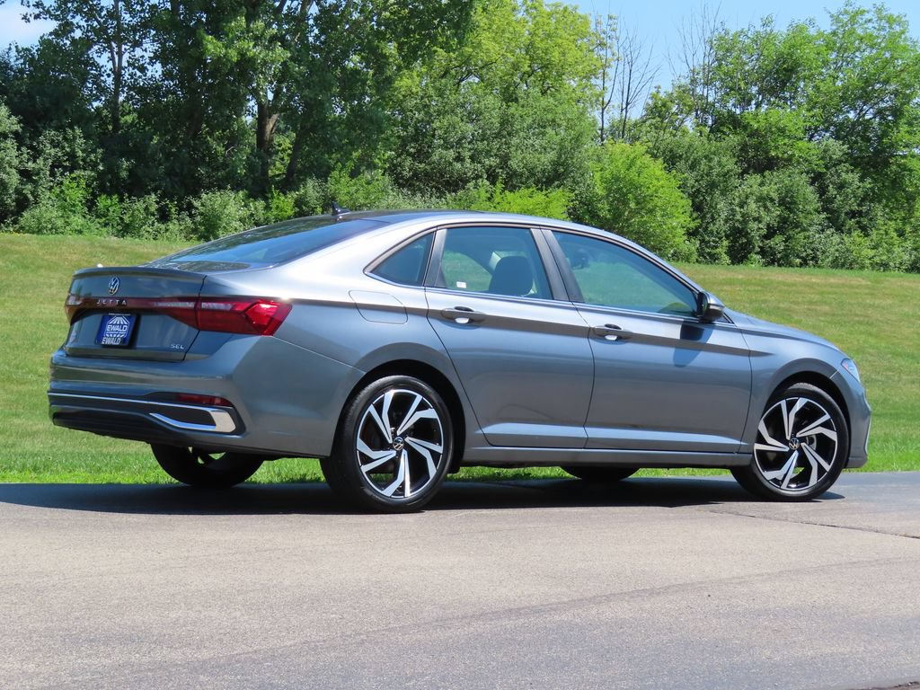 Used 2025 Volkswagen Jetta SEL FWD image 3