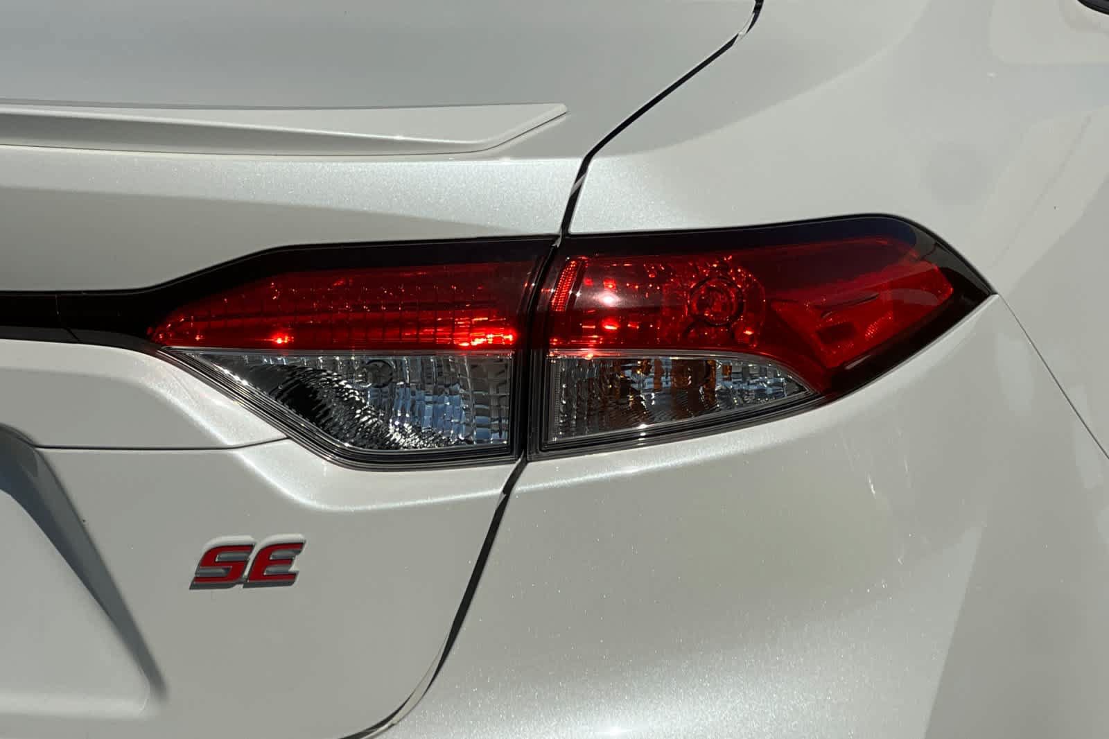 Used 2021 Toyota Corolla SE w/ SE Premium Package FWD image 30