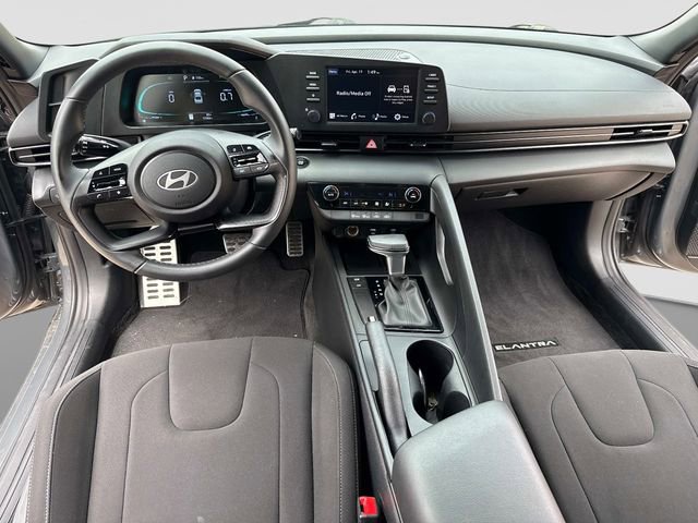 Certified 2025 Hyundai Elantra Sport FWD image 16