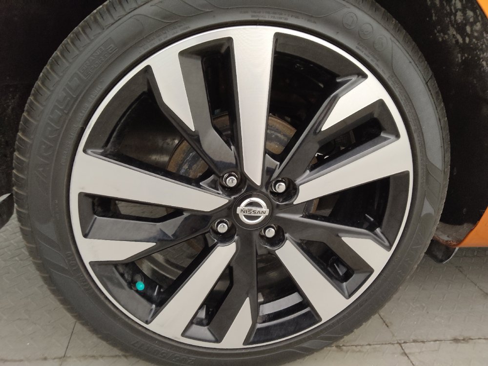Used 2021 Nissan Versa SR FWD image 31