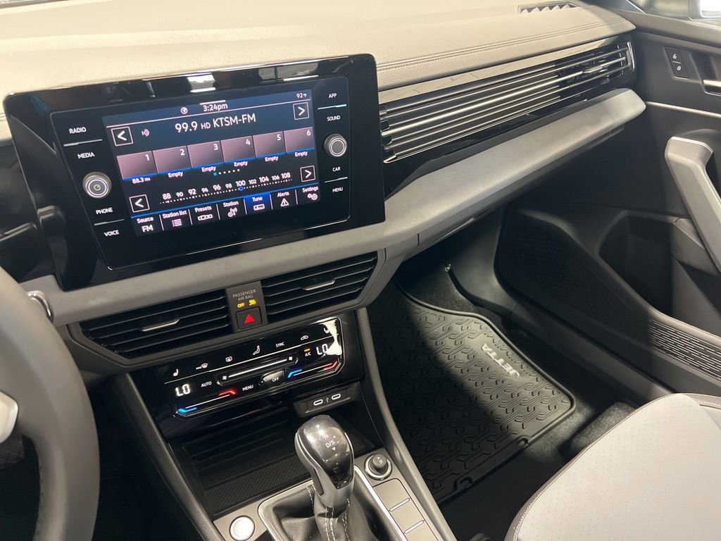 New 2025 Volkswagen Jetta SE image 17