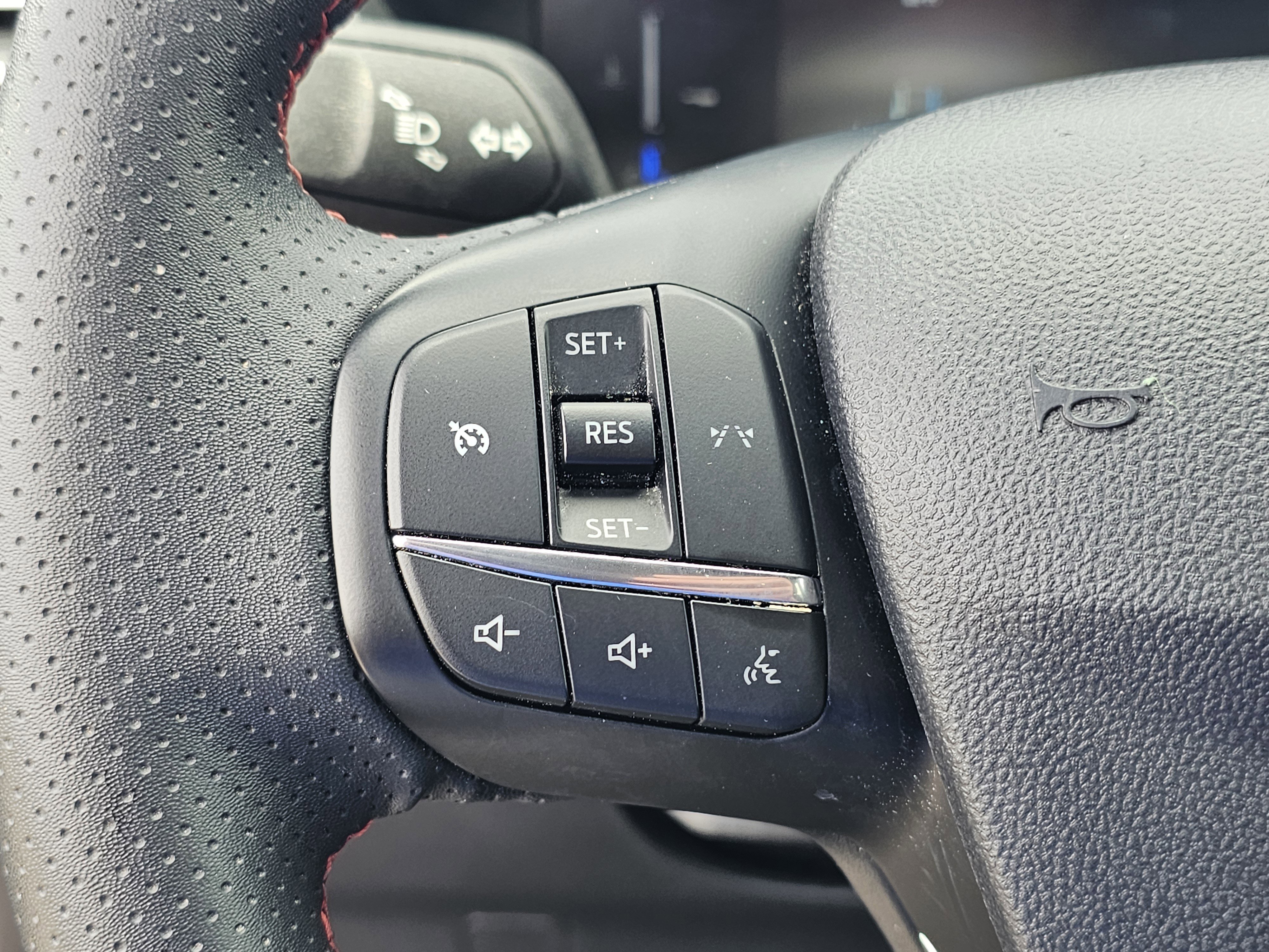 Used 2025 Ford Escape ST-Line FWD image 21