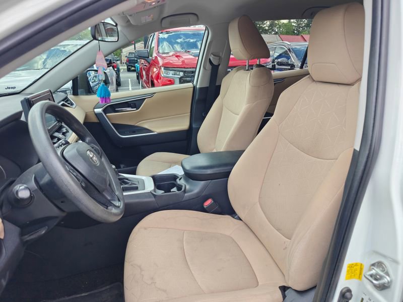 Used 2020 Toyota RAV4 XLE w/ All Weather Liner Package FWD image 9